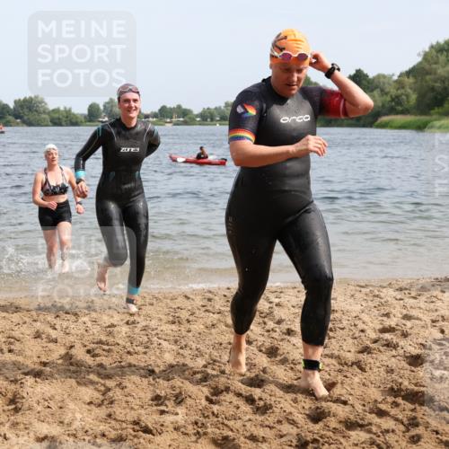 15.06.2025 - 27. Vierlanden-Triathlon Lena Gebhardt http://msf.ph/oto/8019272 15.06.2025 10:17:05 Schwimmen 471, 479, 484, 510, 556, 566, 567, 575, 602, 610 meine-sportfotos.de