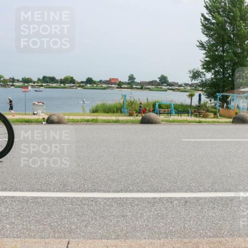 21.06.2025 - 27. Vierlanden-Triathlon H.Heesch http://msf.ph/oto/8019299 15.06.2025 12:00:43 Radfahren 199, 204, 879 meine-sportfotos.de