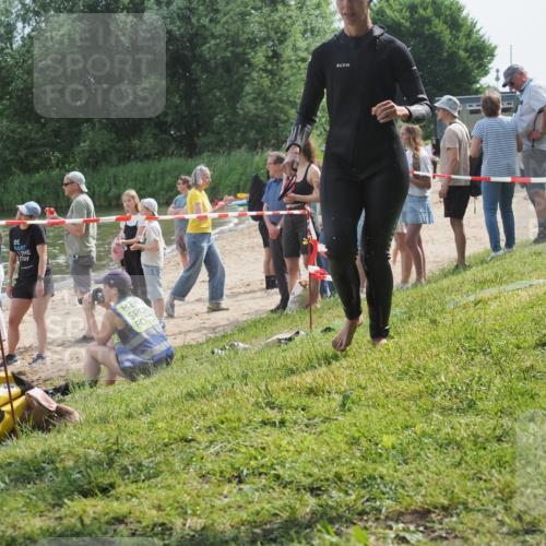 15.06.2025 - 27. Vierlanden-Triathlon KatJ http://msf.ph/oto/8019336 15.06.2025 10:18:48 Schwimmen 536 meine-sportfotos.de