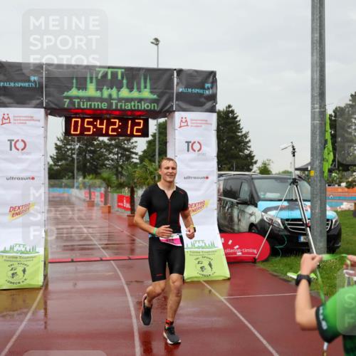 15.06.2025 - 7 Türme Triathlon Michael Strokosch http://msf.ph/oto/8019338 15.06.2025 15:42:12 Ziel 208 meine-sportfotos.de
