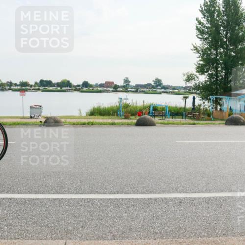15.06.2025 - 27. Vierlanden-Triathlon H.Heesch http://msf.ph/oto/8019363 15.06.2025 09:37:43 Radfahren 32, 157, 174 meine-sportfotos.de