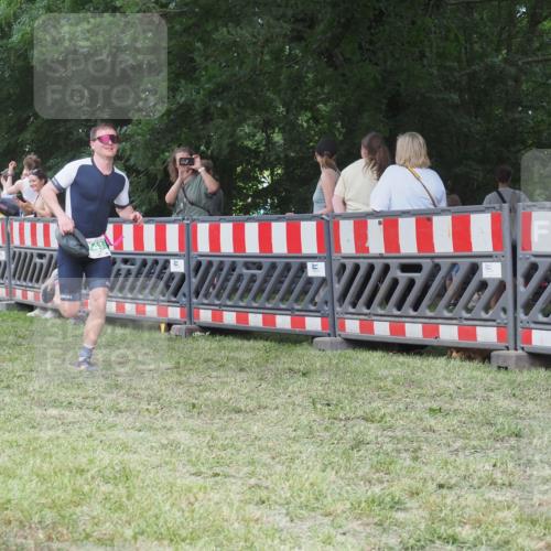 21.06.2025 - 27. Vierlanden-Triathlon KatJ http://msf.ph/oto/8019371 15.06.2025 13:19:02 Ziel 646, 743 meine-sportfotos.de