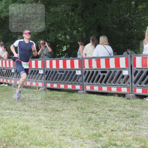 21.06.2025 - 27. Vierlanden-Triathlon KatJ http://msf.ph/oto/8019381 15.06.2025 13:19:02 Ziel 646, 743 meine-sportfotos.de