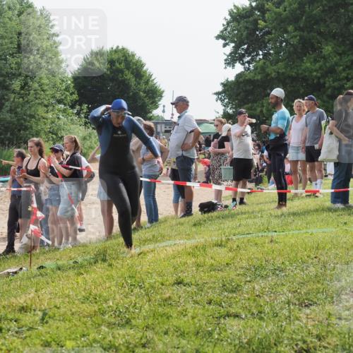 15.06.2025 - 27. Vierlanden-Triathlon KatJ http://msf.ph/oto/8019393 15.06.2025 10:19:09 Schwimmen 478, 498, 543, 558 meine-sportfotos.de