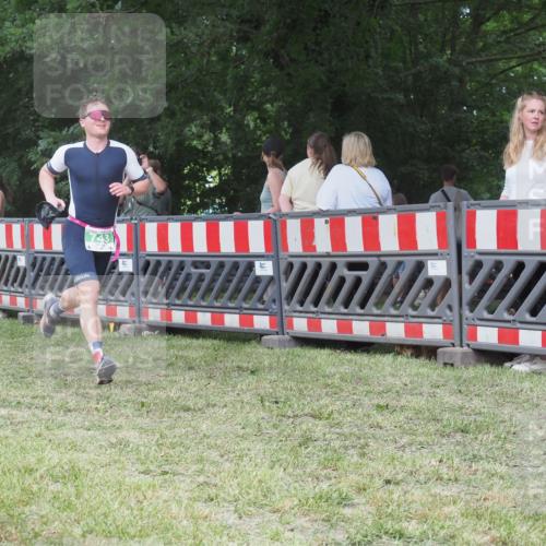 21.06.2025 - 27. Vierlanden-Triathlon KatJ http://msf.ph/oto/8019395 15.06.2025 13:19:02 Ziel 646, 743 meine-sportfotos.de