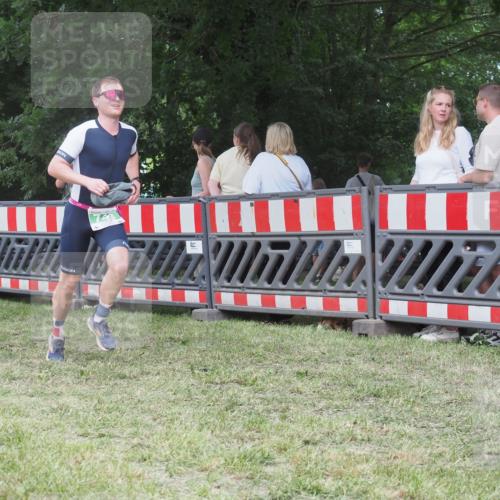 21.06.2025 - 27. Vierlanden-Triathlon KatJ http://msf.ph/oto/8019425 15.06.2025 13:19:02 Ziel 646, 743 meine-sportfotos.de