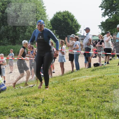 15.06.2025 - 27. Vierlanden-Triathlon KatJ http://msf.ph/oto/8019443 15.06.2025 10:19:10 Schwimmen 478, 498, 543, 558 meine-sportfotos.de