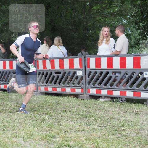 21.06.2025 - 27. Vierlanden-Triathlon KatJ http://msf.ph/oto/8019445 15.06.2025 13:19:02 Ziel 646, 743 meine-sportfotos.de