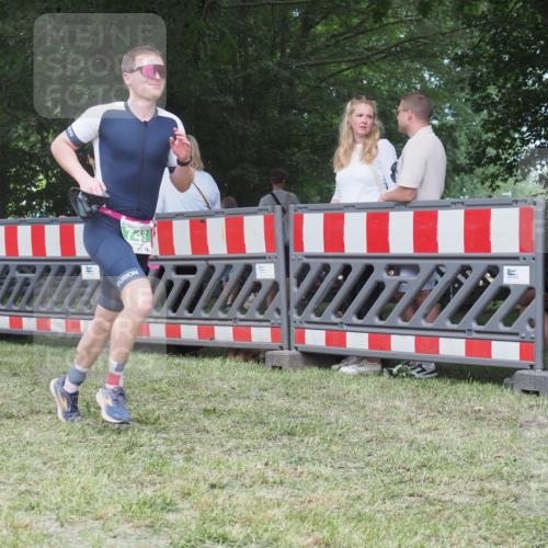 21.06.2025 - 27. Vierlanden-Triathlon KatJ http://msf.ph/oto/8019455 15.06.2025 13:19:03 Ziel 646, 743 meine-sportfotos.de
