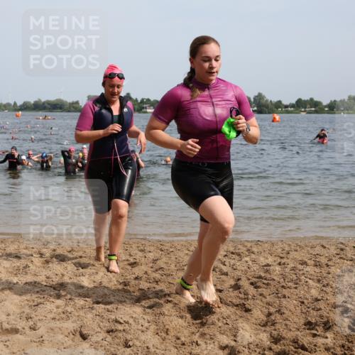 15.06.2025 - 27. Vierlanden-Triathlon Lena Gebhardt http://msf.ph/oto/8019485 15.06.2025 10:17:15 Schwimmen 479, 510, 529, 556, 575, 581, 584, 602 meine-sportfotos.de