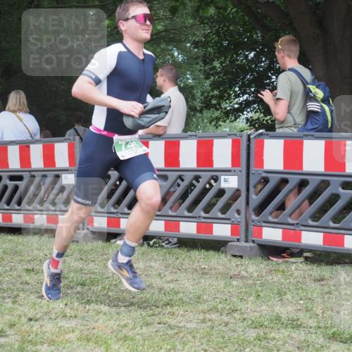21.06.2025 - 27. Vierlanden-Triathlon KatJ http://msf.ph/oto/8019492 15.06.2025 13:19:03 Ziel 646, 743 meine-sportfotos.de