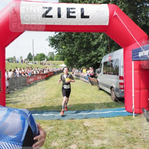 21.06.2025 - 27. Vierlanden-Triathlon MichiJ http://msf.ph/oto/8019527 15.06.2026 11:35:02 Ziel 579, 1395 meine-sportfotos.de