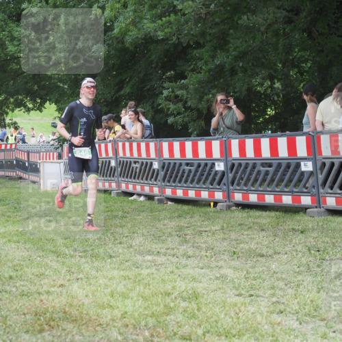 21.06.2025 - 27. Vierlanden-Triathlon KatJ http://msf.ph/oto/8019533 15.06.2025 13:19:05 Ziel 646 meine-sportfotos.de