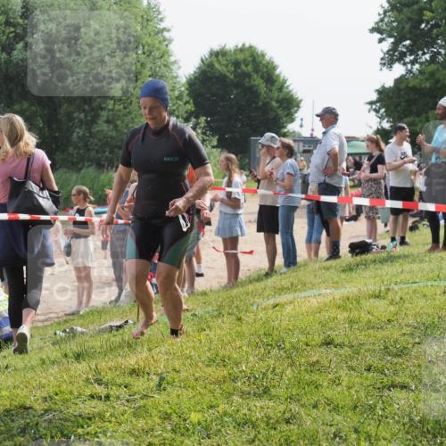 15.06.2025 - 27. Vierlanden-Triathlon KatJ http://msf.ph/oto/8019567 15.06.2025 10:19:14 Schwimmen 478, 498, 543, 558 meine-sportfotos.de