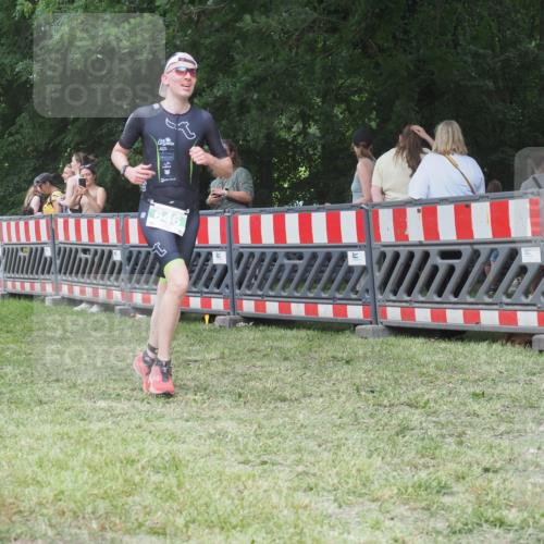 21.06.2025 - 27. Vierlanden-Triathlon KatJ http://msf.ph/oto/8019595 15.06.2025 13:19:06 Ziel 646 meine-sportfotos.de