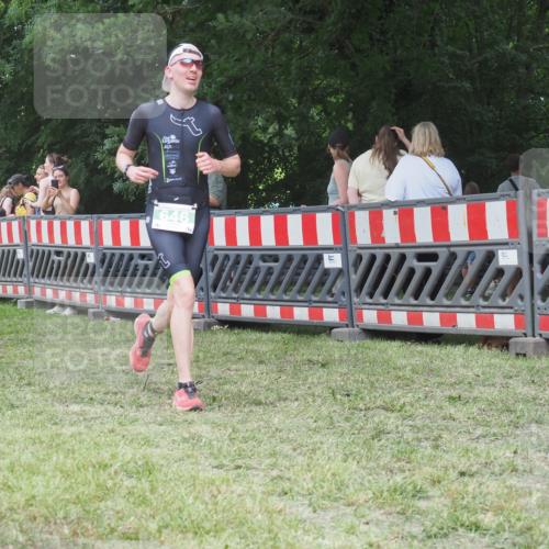 21.06.2025 - 27. Vierlanden-Triathlon KatJ http://msf.ph/oto/8019601 15.06.2025 13:19:06 Ziel 646 meine-sportfotos.de