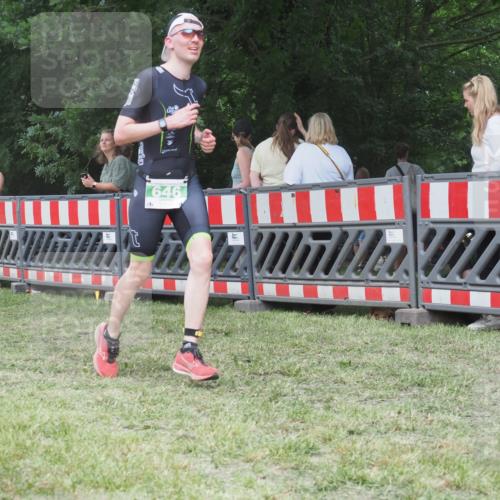 21.06.2025 - 27. Vierlanden-Triathlon KatJ http://msf.ph/oto/8019617 15.06.2025 13:19:06 Ziel 646 meine-sportfotos.de