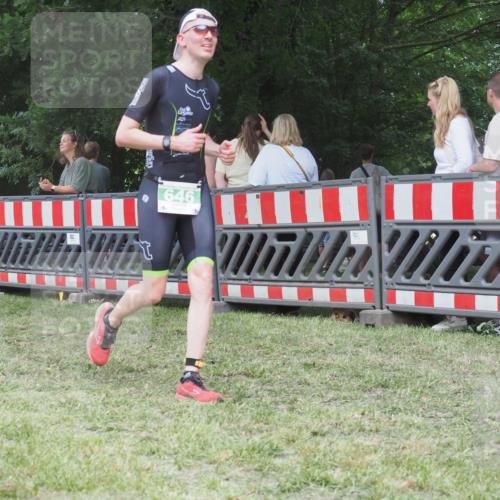 21.06.2025 - 27. Vierlanden-Triathlon KatJ http://msf.ph/oto/8019624 15.06.2025 13:19:06 Ziel 646 meine-sportfotos.de