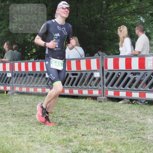 21.06.2025 - 27. Vierlanden-Triathlon KatJ http://msf.ph/oto/8019631 15.06.2025 13:19:06 Ziel 646 meine-sportfotos.de