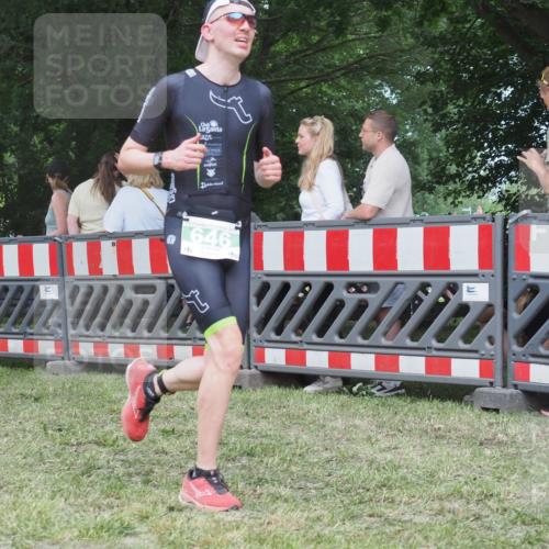 21.06.2025 - 27. Vierlanden-Triathlon KatJ http://msf.ph/oto/8019650 15.06.2025 13:19:07 Ziel 646 meine-sportfotos.de