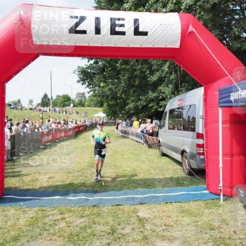 21.06.2025 - 27. Vierlanden-Triathlon MichiJ http://msf.ph/oto/8019655 15.06.2026 11:35:22 Ziel 540 meine-sportfotos.de