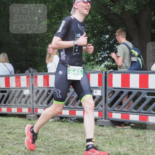 21.06.2025 - 27. Vierlanden-Triathlon KatJ http://msf.ph/oto/8019672 15.06.2025 13:19:07 Ziel 646 meine-sportfotos.de