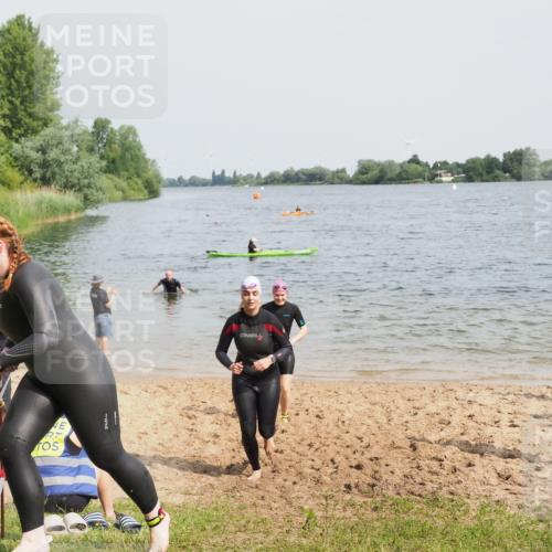 21.06.2025 - 27. Vierlanden-Triathlon MichiJ http://msf.ph/oto/8019684 15.06.2026 10:19:53 Schwimmen 500, 503, 539, 553, 569, 578 meine-sportfotos.de