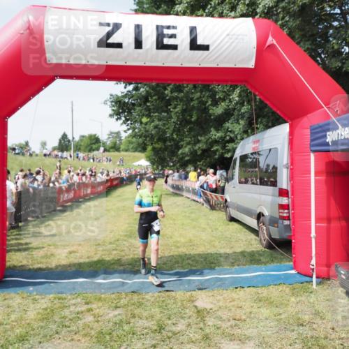 21.06.2025 - 27. Vierlanden-Triathlon MichiJ http://msf.ph/oto/8019691 15.06.2026 11:35:23 Ziel 540 meine-sportfotos.de