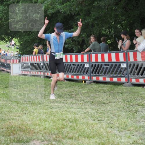 21.06.2025 - 27. Vierlanden-Triathlon KatJ http://msf.ph/oto/8019728 15.06.2025 13:19:19 Ziel 683, 715 meine-sportfotos.de
