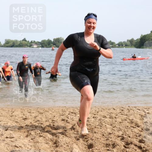 15.06.2025 - 27. Vierlanden-Triathlon Lena Gebhardt http://msf.ph/oto/8019732 15.06.2025 10:17:24 Schwimmen 488, 492, 519, 529, 557, 572, 575, 581, 582, 584, 594 meine-sportfotos.de