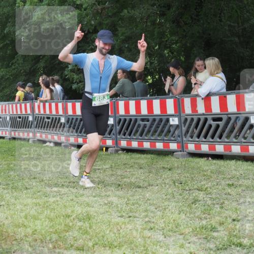 21.06.2025 - 27. Vierlanden-Triathlon KatJ http://msf.ph/oto/8019759 15.06.2025 13:19:19 Ziel 683, 715 meine-sportfotos.de