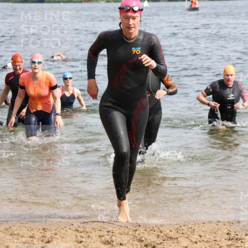 15.06.2025 - 27. Vierlanden-Triathlon Lena Gebhardt http://msf.ph/oto/8019760 15.06.2025 10:17:25 Schwimmen 485, 488, 492, 519, 529, 532, 557, 572, 575, 581, 582, 584, 588, 594, 626 meine-sportfotos.de