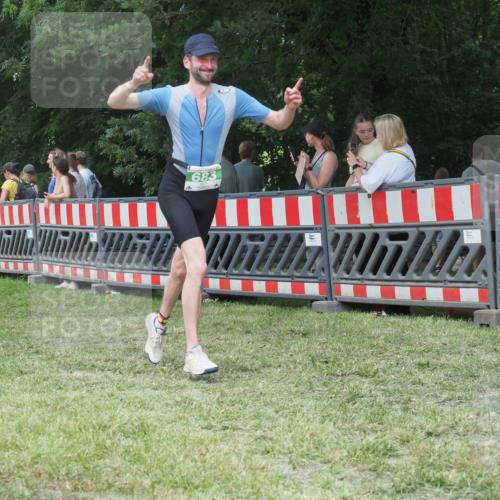 21.06.2025 - 27. Vierlanden-Triathlon KatJ http://msf.ph/oto/8019770 15.06.2025 13:19:20 Ziel 683, 715 meine-sportfotos.de