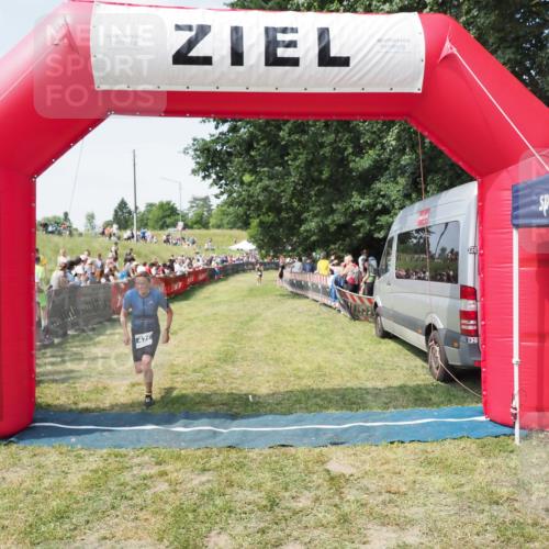 21.06.2025 - 27. Vierlanden-Triathlon MichiJ http://msf.ph/oto/8019775 15.06.2026 11:35:29 Ziel 471, 540 meine-sportfotos.de