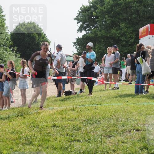 15.06.2025 - 27. Vierlanden-Triathlon KatJ http://msf.ph/oto/8019780 15.06.2025 10:19:22 Schwimmen 474, 543, 558 meine-sportfotos.de