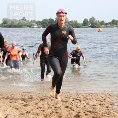 15.06.2025 - 27. Vierlanden-Triathlon Lena Gebhardt http://msf.ph/oto/8019787 15.06.2025 10:17:26 Schwimmen 485, 488, 492, 519, 529, 532, 557, 562, 572, 581, 582, 584, 588, 594, 626 meine-sportfotos.de