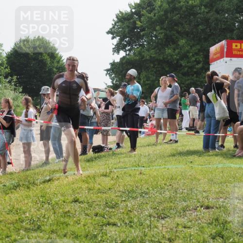 15.06.2025 - 27. Vierlanden-Triathlon KatJ http://msf.ph/oto/8019799 15.06.2025 10:19:22 Schwimmen 474, 543, 558 meine-sportfotos.de