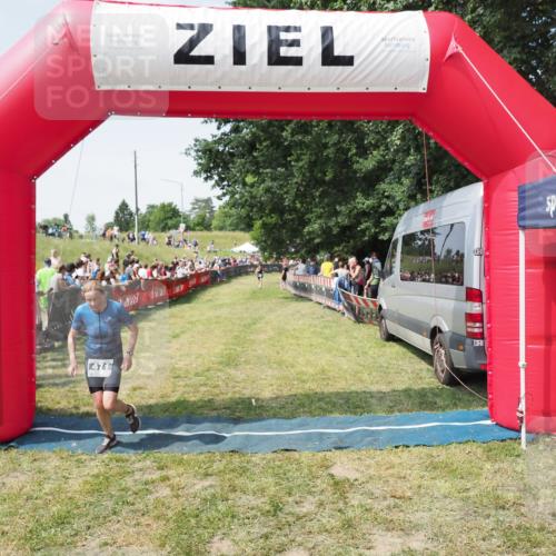 21.06.2025 - 27. Vierlanden-Triathlon MichiJ http://msf.ph/oto/8019809 15.06.2026 11:35:30 Ziel 471 meine-sportfotos.de