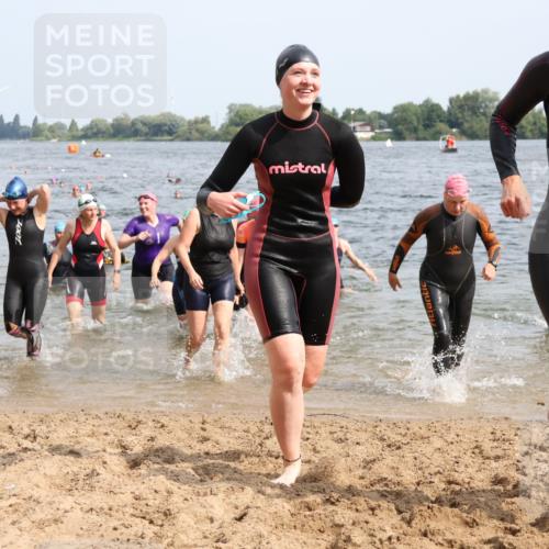 15.06.2025 - 27. Vierlanden-Triathlon Lena Gebhardt http://msf.ph/oto/8019813 15.06.2025 10:17:27 Schwimmen 485, 488, 492, 519, 529, 532, 552, 557, 562, 572, 581, 582, 584, 588, 594, 626 meine-sportfotos.de