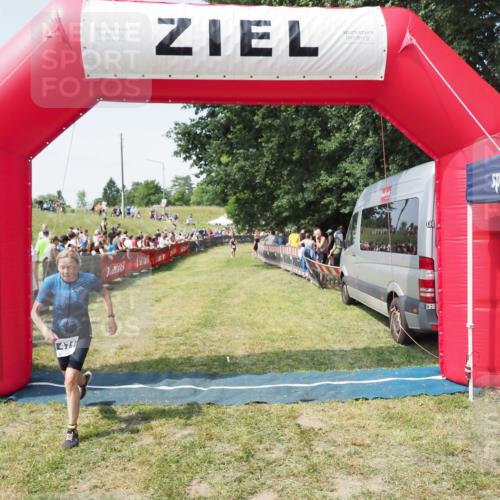 21.06.2025 - 27. Vierlanden-Triathlon MichiJ http://msf.ph/oto/8019820 15.06.2026 11:35:30 Ziel 471 meine-sportfotos.de