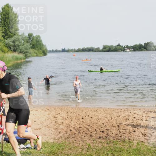 21.06.2025 - 27. Vierlanden-Triathlon MichiJ http://msf.ph/oto/8019824 15.06.2026 10:19:56 Schwimmen 500, 553, 569, 578 meine-sportfotos.de