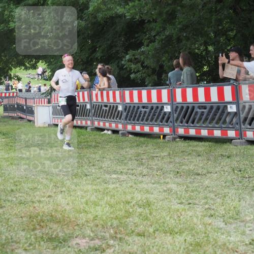 21.06.2025 - 27. Vierlanden-Triathlon KatJ http://msf.ph/oto/8019860 15.06.2025 13:19:28 Ziel 715 meine-sportfotos.de