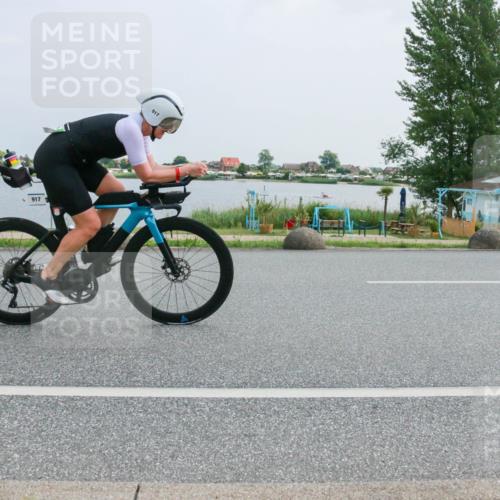 21.06.2025 - 27. Vierlanden-Triathlon H.Heesch http://msf.ph/oto/8019914 15.06.2025 12:03:37 Radfahren 911, 917, 933 meine-sportfotos.de