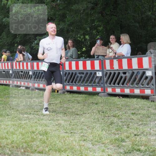 21.06.2025 - 27. Vierlanden-Triathlon KatJ http://msf.ph/oto/8019945 15.06.2025 13:19:29 Ziel 667, 715 meine-sportfotos.de