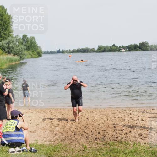 21.06.2025 - 27. Vierlanden-Triathlon MichiJ http://msf.ph/oto/8019974 15.06.2026 10:20:11 Schwimmen 616 meine-sportfotos.de