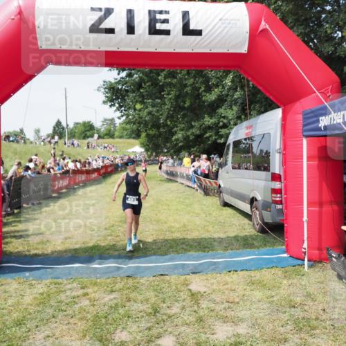 21.06.2025 - 27. Vierlanden-Triathlon MichiJ http://msf.ph/oto/8019975 15.06.2026 11:35:39 Ziel 494 meine-sportfotos.de