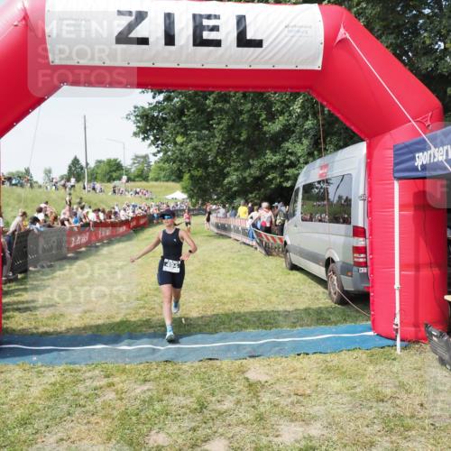 21.06.2025 - 27. Vierlanden-Triathlon MichiJ http://msf.ph/oto/8019989 15.06.2026 11:35:39 Ziel 494 meine-sportfotos.de