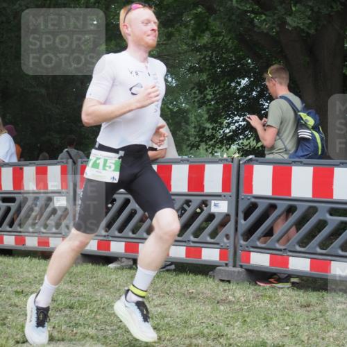 21.06.2025 - 27. Vierlanden-Triathlon KatJ http://msf.ph/oto/8020001 15.06.2025 13:19:30 Ziel 667, 715 meine-sportfotos.de