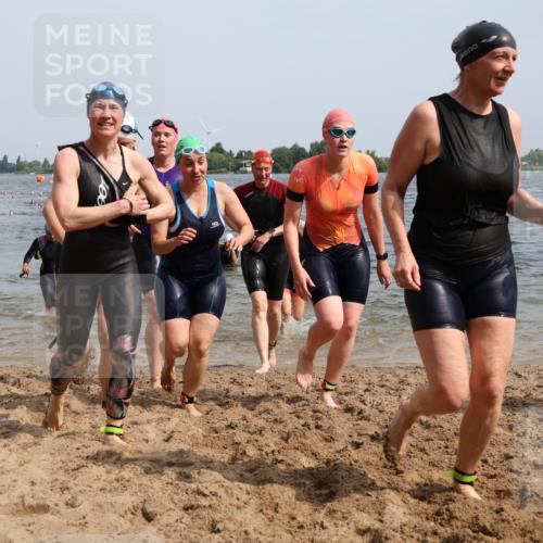 15.06.2025 - 27. Vierlanden-Triathlon Lena Gebhardt http://msf.ph/oto/8020003 15.06.2025 10:17:32 Schwimmen 485, 488, 492, 493, 519, 529, 532, 537, 552, 557, 562, 572, 582, 588, 594, 626 meine-sportfotos.de