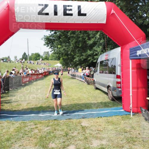 21.06.2025 - 27. Vierlanden-Triathlon MichiJ http://msf.ph/oto/8020008 15.06.2026 11:35:39 Ziel 494 meine-sportfotos.de